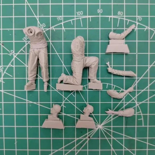 1/32 Die Cast Resin Figure Model Assembly Kit Resin Soldier Mechanics personnel USAAF DIY Kit Needs Assembly Unpainted - Image 2